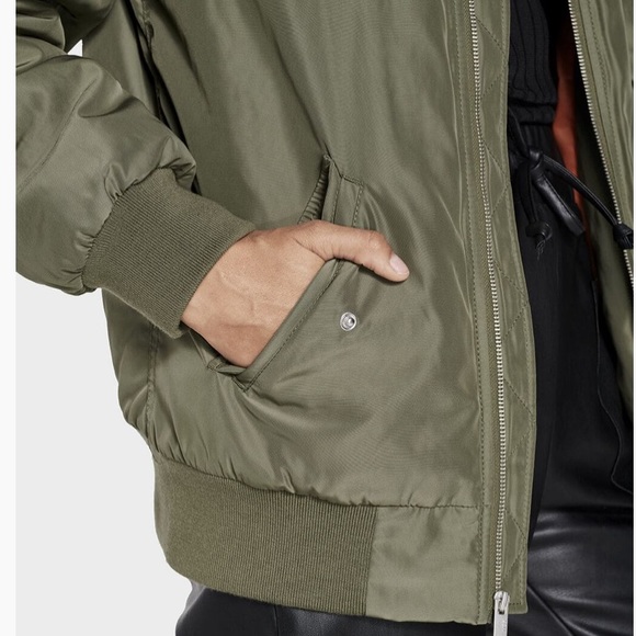 UGG Women’s Frances Oversized Bomber - Picture 11 of 16